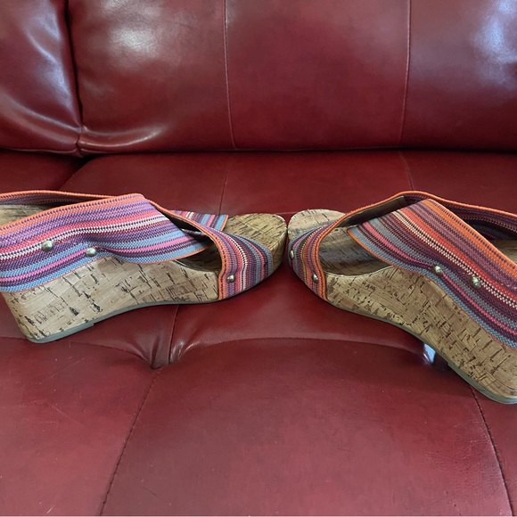 Very attractive wedges by Montego Bay - Picture 2 of 7